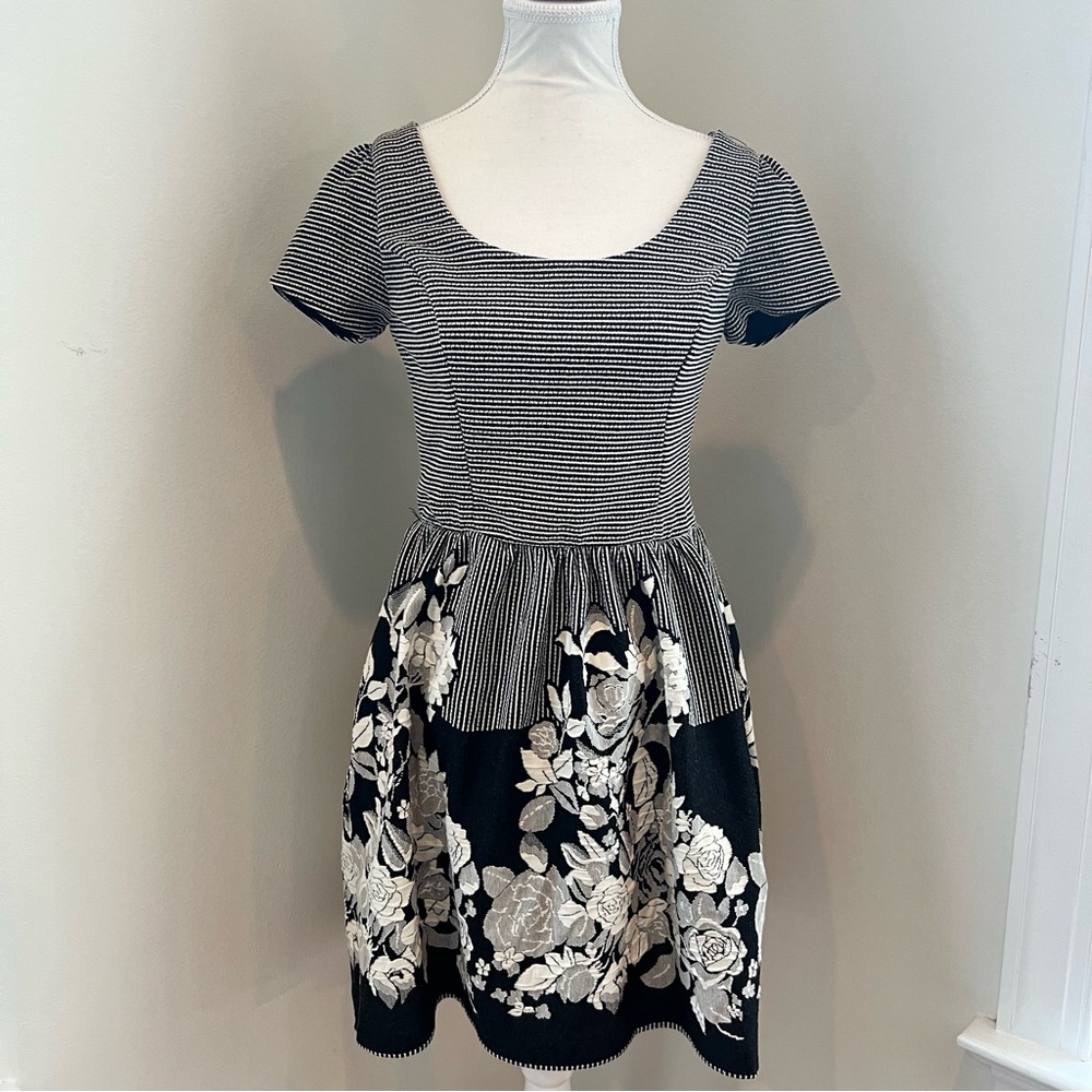 NWT Miami Black & white‎ Fit & Flare Mini Dress Size Small